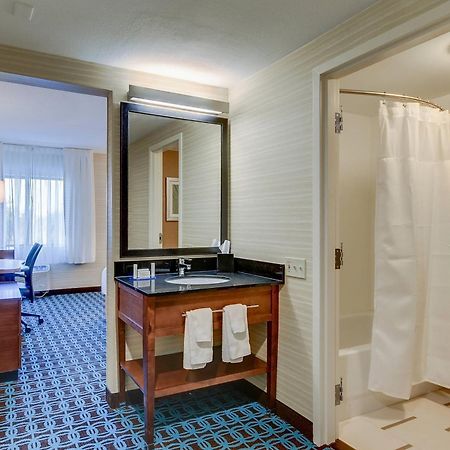 Fairfield Inn By Marriott Amesbury Exterior photo