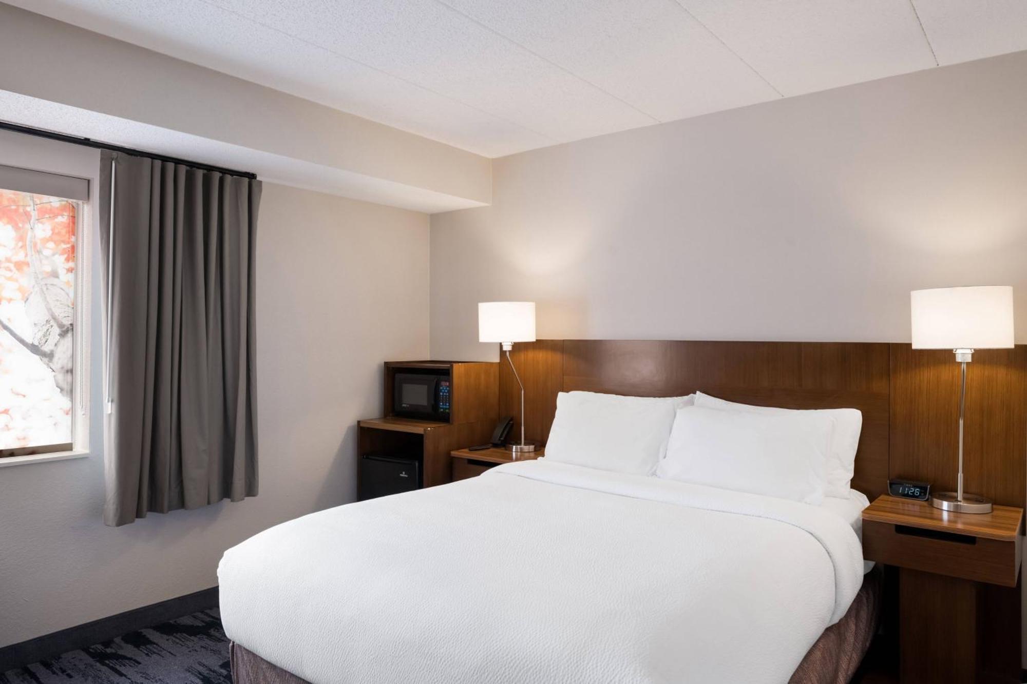 Fairfield Inn By Marriott Amesbury Exterior photo